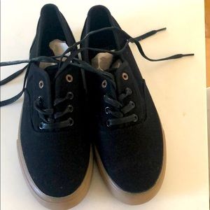 The Emblem Canvass sneakers